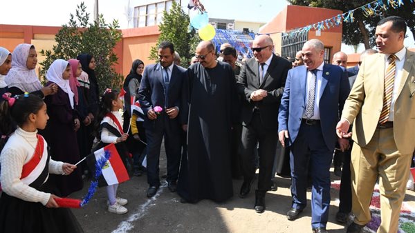 افتتاح المدرسة 