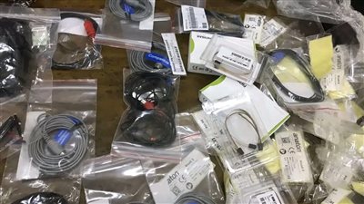 سماعات لضعاف السمع.. ضبط 675 قطعة مستلزمات طبية مهربة داخل مطار القاهرة