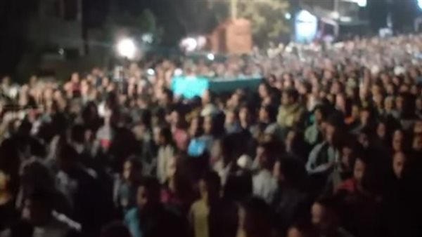 أثناء تشييع الجنازة