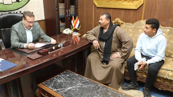 جانب من لقاء محافظ