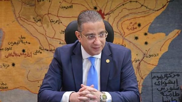 محافظ الفيوم يناقش