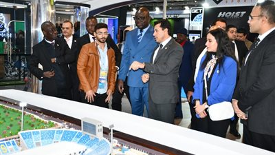 وزير الرياضة يصطحب نظيره بإفريقيا الوسطى في جولة تفقدية داخل سبورتس إكسبو