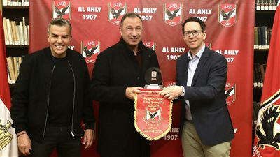 الخطيب يستقبل مدير كرة القدم في اتحاد الأندية الأوروبية المحترفة