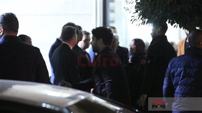 تامر عاشور وأحمد جمال وهاني محروس أول حضور عزاء والدة منظم الحفلات ياسر الحريري| صور