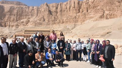 مستشار شيخ الأزهر لشؤون الوافدين تتفقد المزارات الأثرية بالأقصر.. وتؤكد: الحضارة المصرية القديمة أصل الحضارات الإنسانية