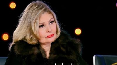 بكاء يسرا بسبب فيلم تسجيلي عن علي فايز نجم برنامج الدوم الراحل