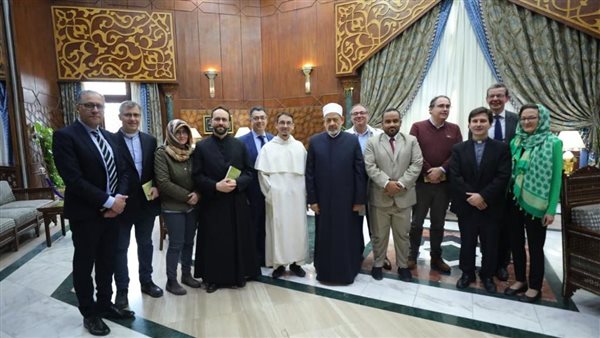 شيخ الأزهر مع وفد