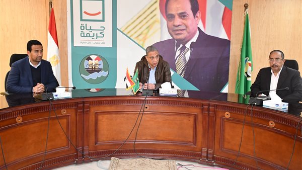 محافظ الفيوم يجتمع