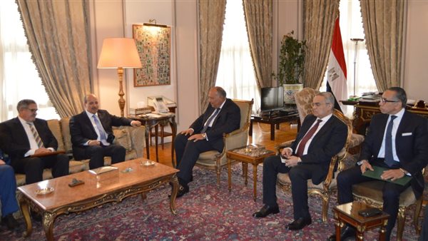 وزير الخارجية يستقبل