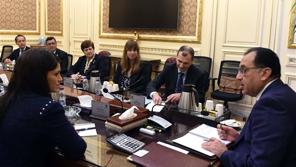 رئيس الوزراء يلتقي