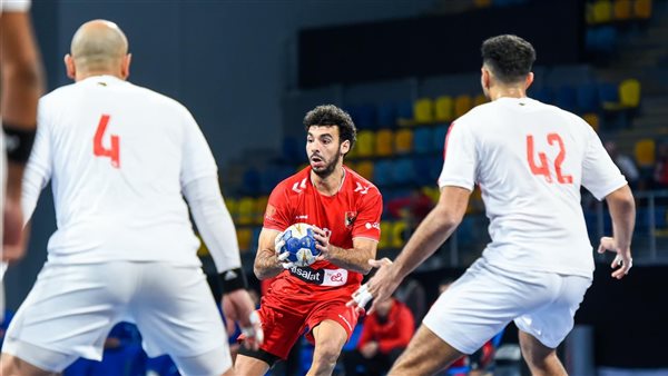 يد الزمالك والأهلي