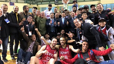 وزير الرياضة يهنئ لاعبي منتخب مصر بالتأهل إلى كأس العالم لكرة السلة