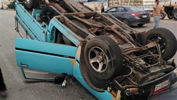 انقلاب سيارة محملة