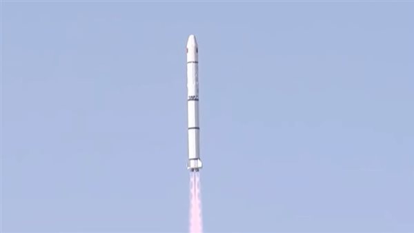 القمر الصناعي 