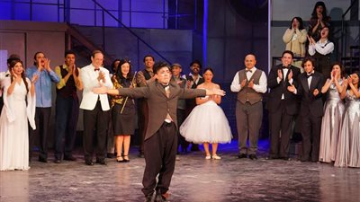 بسبب تحية الجمهور.. بكاء محمد فهيم في العرض الأول لمسرحية شارلي شابلن