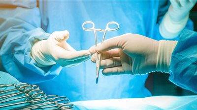 إحالة طبيبة للمحاكمة العاجلة لإدارتها عيادة نساء دون ترخيص بالدقهلية