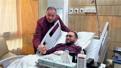 بعد زيارة محمود الخطيب لنجله في المستشفى.. محمد ثروت: الزيارة فرقت معنويا وأحمد زي ابنه