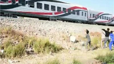 بيحدفوا بالطوب.. ضبط المتسببين في إصابة قائد قطار بقنا 