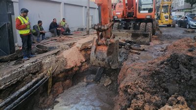 كسر ماسورة مياه بجوار كنيسة دير الملاك بحدائق القبة