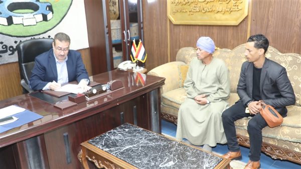 جانب من لقاء محافظ