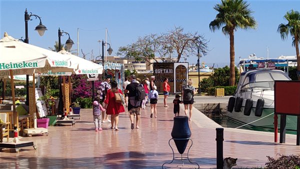 إقبال السائحين على