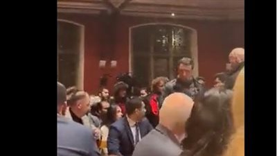 طلاب أوكسفورد يتظاهرون ضد استضافة السفيرة الإسرائيلية: ألا تشعرين بالخزي على تشريد الفلسطينيين؟