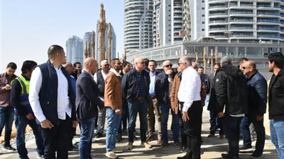 وزير الإسكان يوجه بالعمل على مدار الـ24 ساعة لإنجاز مشروعات العلمين الجديدة 