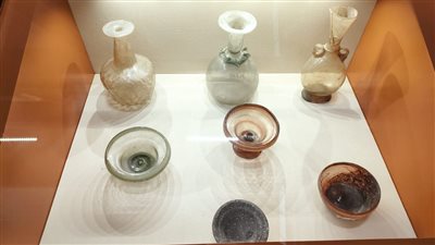 المتحف المصري بالتحرير يعلن عرض أواني زجاجية من العصرين اليوناني الروماني | صور