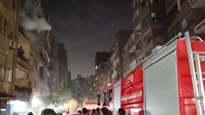 انتداب المعمل الجنائي لمعاينة حريق في عقار بحلوان | صور