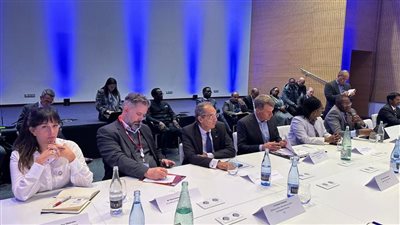 وزير الاتصالات يعقد مباحثات مع مسئولي كبرى الشركات العالمية في برشلونة 