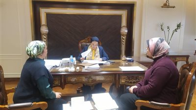 وزيرة البيئة تجتمع بمساعديها بالعاصمة الإدارية لمناقشة عدد من الملفات المهمة| صور 