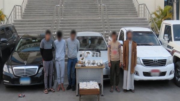 المتهمين والمضبوطات