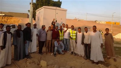 وسط فرحة أهالي قرية جبران.. حياة كريمة تحول الظلام لطاقة نور بإطلاق التيار الكهربائي