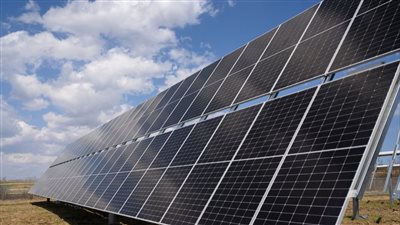 الكهرباء تخطط لإضافة 18 ألف 550 ميجا وات من الطاقة المتجددة بحلول 2030