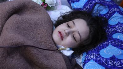 ظلت تحت الأنقاض 40 ساعة.. بتر ساق الطفلة شام بعد إصابتها في زلزال سوريا