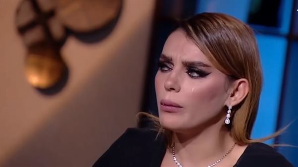 هبة السيسي باكية