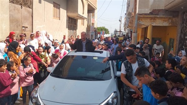 مدير المدرسة وسط