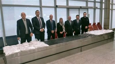 ضبط راكب صيني أثناء محاولة تهريب مستلزمات الشيش الإلكترونية بمطار القاهرة