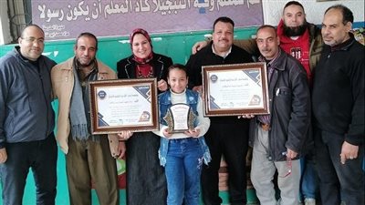 أمانة معلمة.. سيدة تعيد ربع مليون جنيه وآيفون بكفر الشيخ