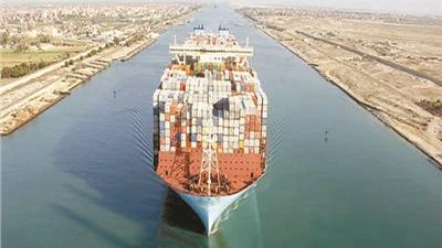 نجاح تعويم سفينة الحاويات الجانحة واستئناف عبورها بالقناة مرة أخرى | بث مباشر