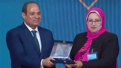 مديرة مدرسة المتفوقين بالمنيا عن تكريم السيسي لها: مش محتاجة حاجة تانية كفاية زيارته اللي أسعدتنا