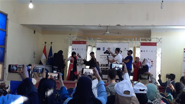 جانب من العرض المسرحي