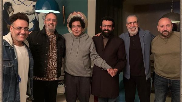 محمد منير مع المخرج