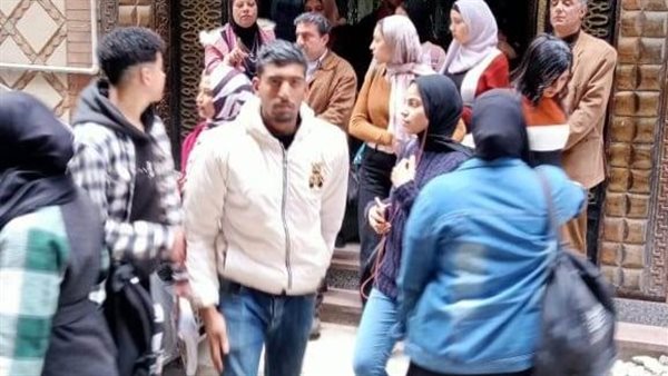 الطلاب يغادرون السنتر