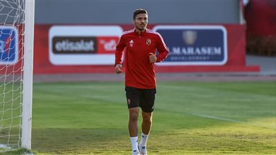 برنامج تأهيلي لـ محمد شريف بعد إصابته بكدمة في الركبة