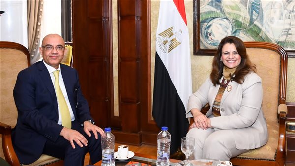 وزيرة الهجرة 