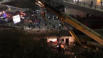 أحد الناجين من حادث قطار منوف: السواق مكنش طبيعي وبيسوق بسرعة جنونية 