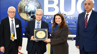 نموذج للقيادة الناجحة.. تكريم وزيرة الهجرة بمناسبة يوم المرأة العالمي