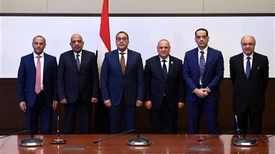 مدبولي يشهد توقيع مذكرة تفاهم لتطوير شركة النصر للزجاج والبلور