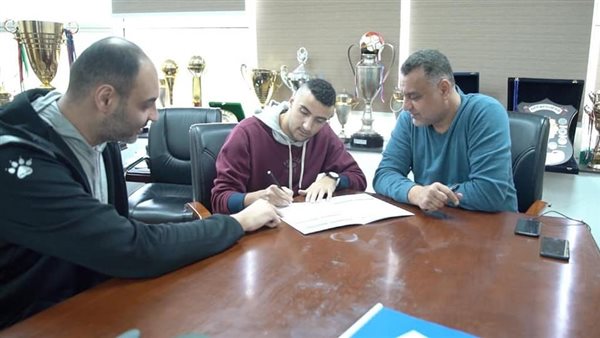 الأهلي يجدد عقد مؤمن